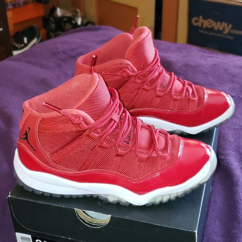 KIDS JORDAN 11 RETRO BP in GYM RED